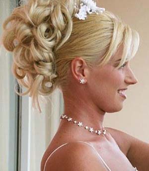 chignon cheveux frises