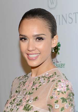 jessica alba chignon